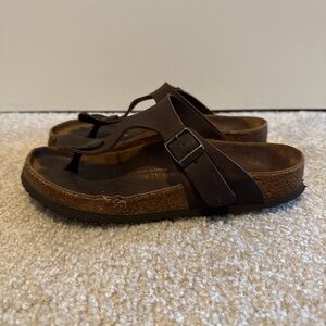 Birkenstock Women’s Gizeh Brown Leather Sandals